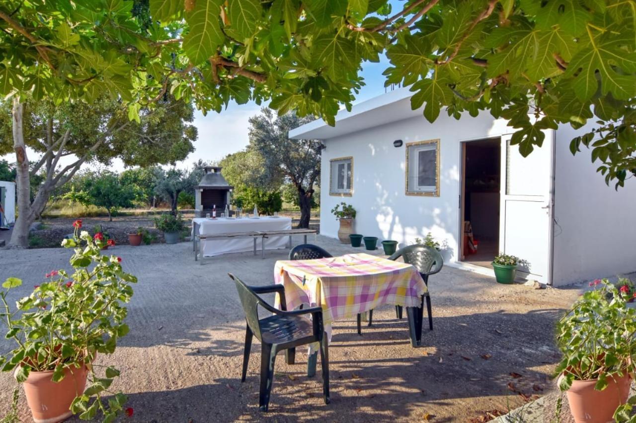 White Villa Pastida Esterno foto