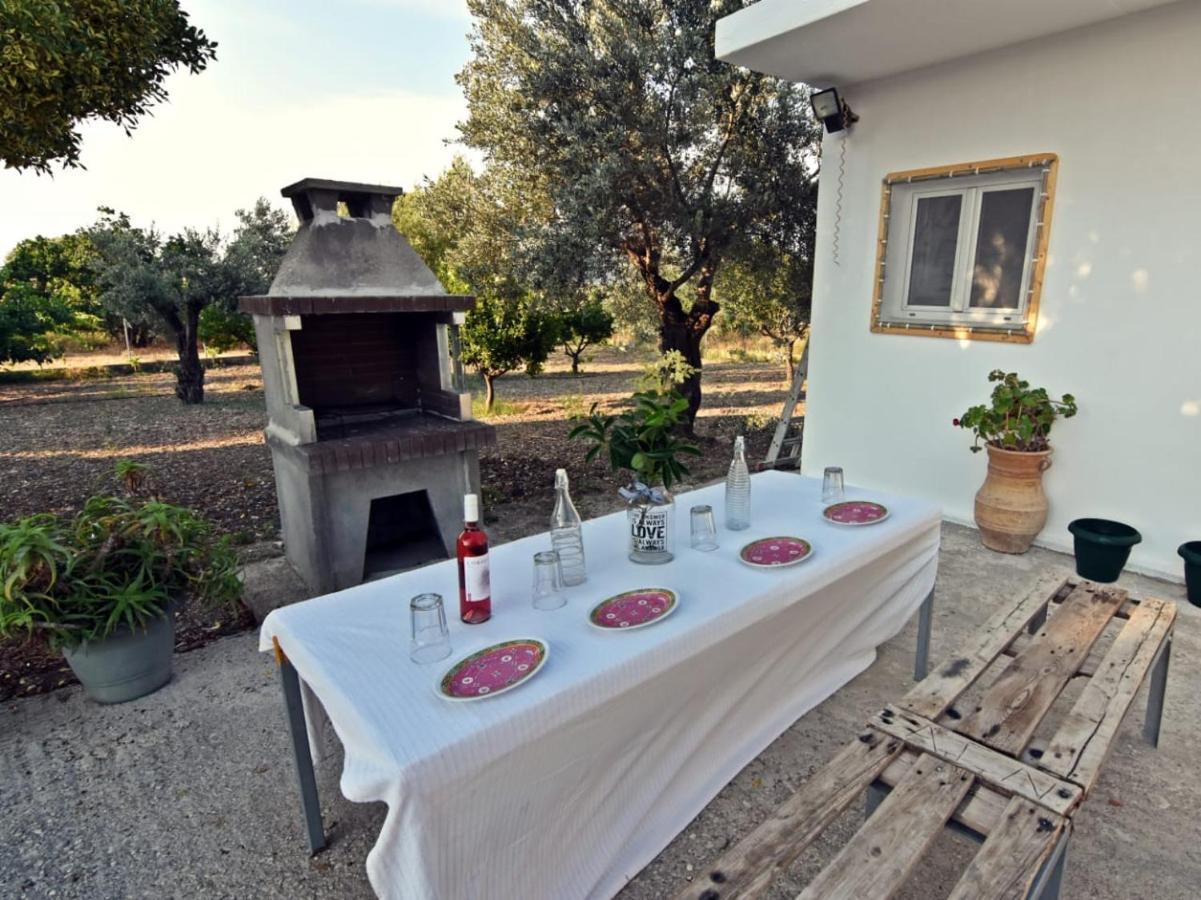 White Villa Pastida Esterno foto